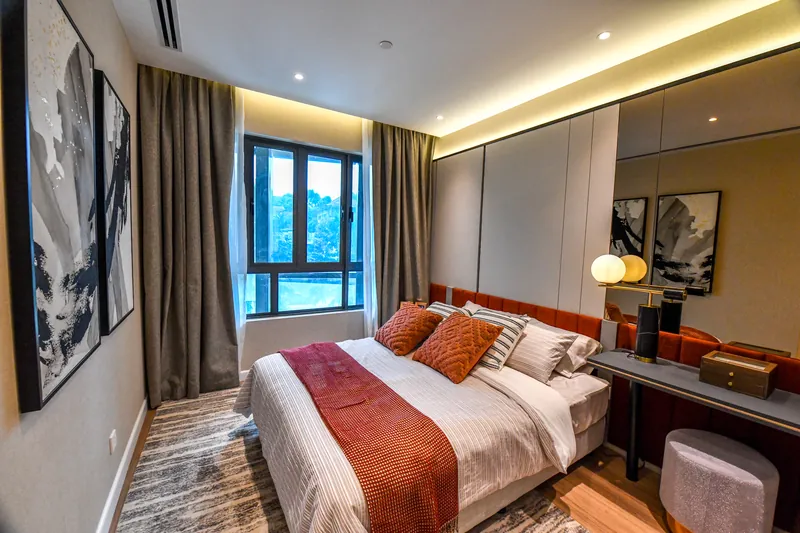 Type B show unit: master bedroom