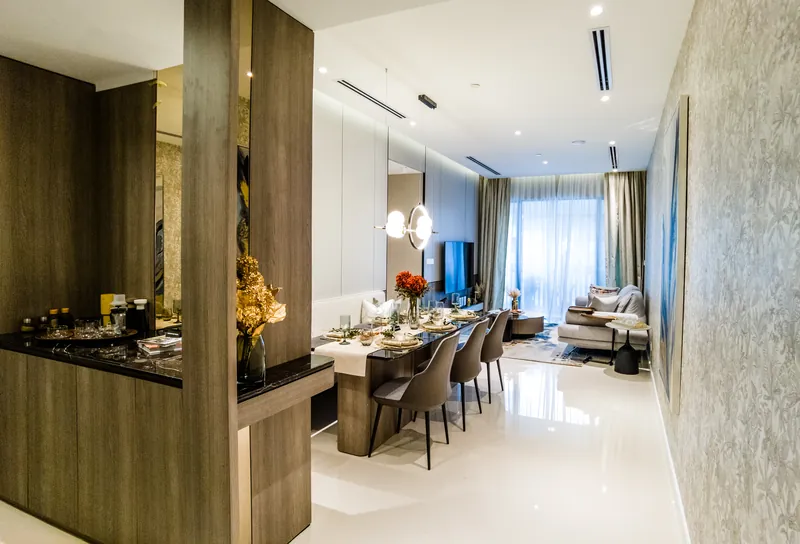 Type C show unit: dining area