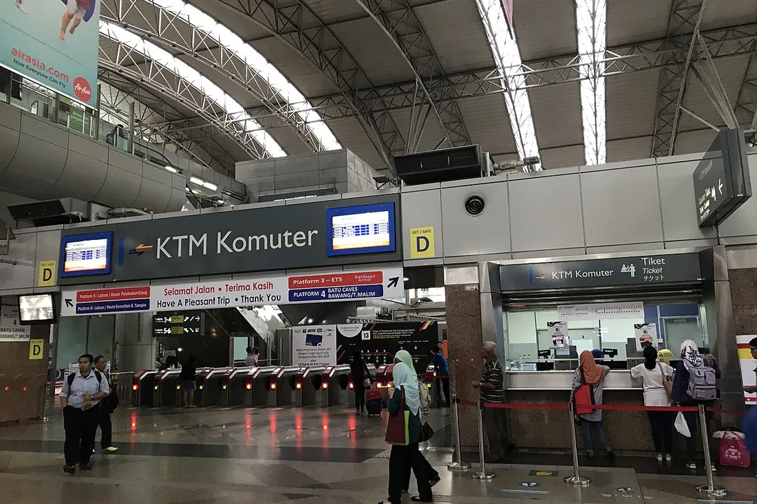 Healthcare and connectivity near Kuchai Lama